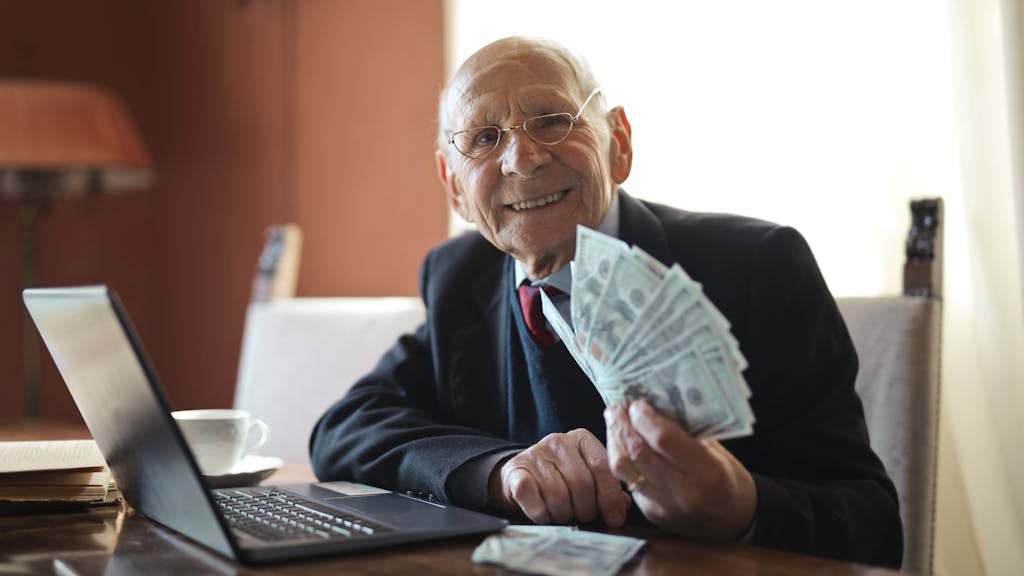 Smart Senior Financing Tips for Retirement Planning and Insurance
